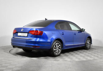 Подержанный автомобиль Volkswagen Jetta Sedan 2018 года (5 фото)