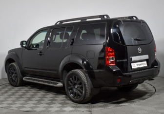 Подержанный автомобиль Nissan Pathfinder 2012 года (7 фото)