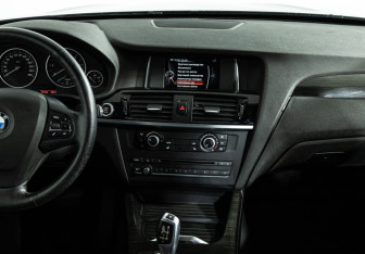 Подержанный автомобиль BMW X3 2015 года (14 фото)
