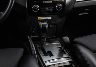 Подержанный автомобиль Mitsubishi Pajero 2019 года (12 фото)