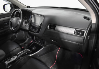 Подержанный автомобиль Mitsubishi Outlander 2018 года (12 фото)