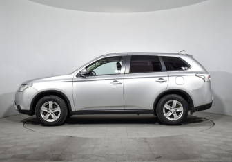 Подержанный автомобиль Mitsubishi Outlander 2014 года (8 фото)