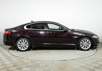 Подержанный автомобиль Jaguar XF Sedan 2015 года (4 фото)