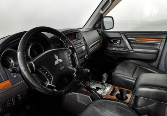 Подержанный автомобиль Mitsubishi Pajero 2008 года (9 фото)