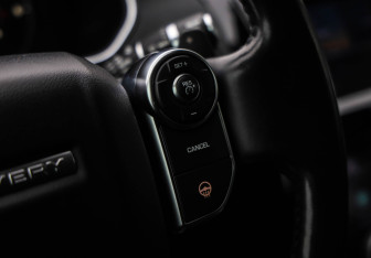 Подержанный автомобиль Land Rover Discovery 2017 года (14 фото)