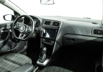 Подержанный автомобиль Volkswagen Polo Sedan 2016 года (9 фото)