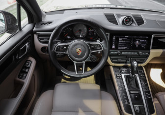 Подержанный автомобиль Porsche Macan 2020 года (13 фото)
