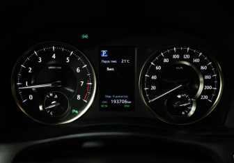 Подержанный автомобиль Toyota Alphard 2019 года (12 фото)