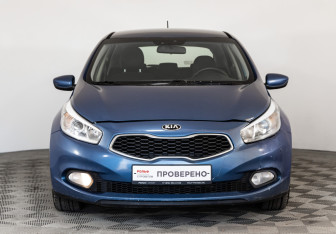 Подержанный автомобиль Kia Ceed Hatchback 2013 года (2 фото)