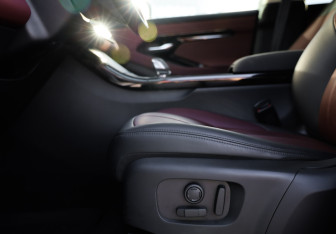 Подержанный автомобиль Land Rover Range Rover Evoque 2024 года (29 фото)