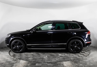Подержанный автомобиль Volkswagen Touareg 2017 года (8 фото)