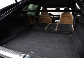 Подержанный автомобиль Audi Q8 2018 года (36 фото)