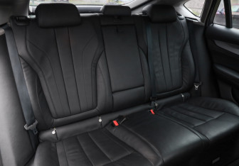Подержанный автомобиль BMW X6 2015 года (25 фото)