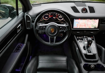 Подержанный автомобиль Porsche Cayenne 2018 года (12 фото)