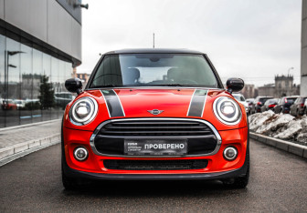 Подержанный автомобиль MINI Hatch 2019 года (3 фото)