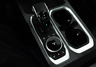 Подержанный автомобиль Jaecoo J7 2023 года (16 фото)