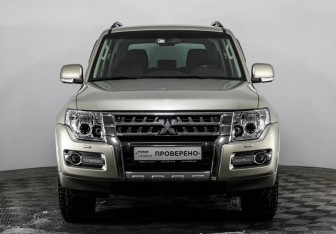 Подержанный автомобиль Mitsubishi Pajero 2014 года (3 фото)