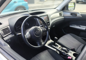 Подержанный автомобиль Subaru Forester Suv 2010 года (17 фото)
