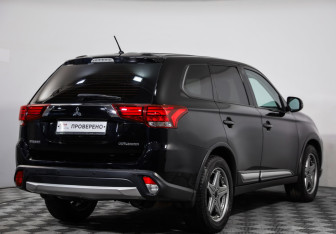 Подержанный автомобиль Mitsubishi Outlander 2016 года (6 фото)