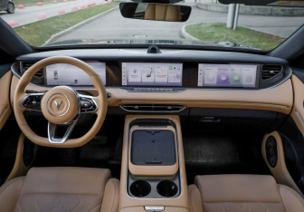 Подержанный автомобиль Voyah Free 2025 года (15 фото)