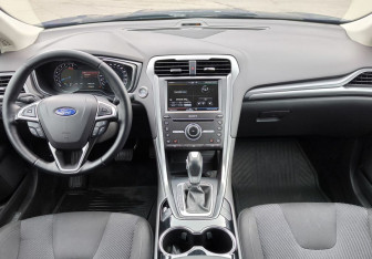 Подержанный автомобиль Ford Mondeo Sedan 2015 года (14 фото)
