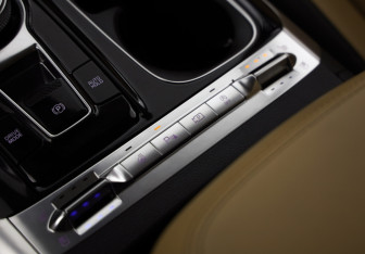 Подержанный автомобиль Kia Carnival 2021 года (19 фото)