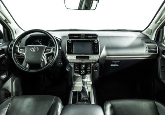 Подержанный автомобиль Toyota Land Cruiser Prado 2019 года (13 фото)