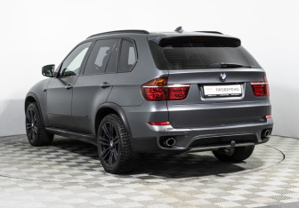 Подержанный автомобиль BMW X5 2012 года (7 фото)