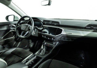 Подержанный автомобиль Audi Q3 2020 года (9 фото)