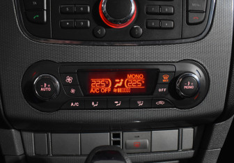 Подержанный автомобиль Ford Focus Sedan 2011 года (15 фото)