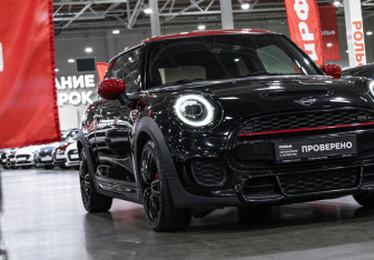 Подержанный автомобиль MINI Hatch 2019 года (4 фото)