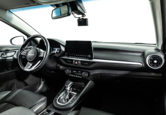 Подержанный автомобиль Kia K3 Sedan 2021 года (9 фото)