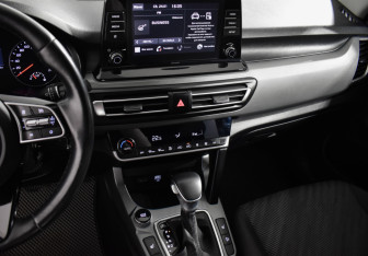 Подержанный автомобиль Kia Seltos 2021 года (15 фото)