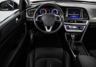 Подержанный автомобиль Hyundai Sonata 2019 года (12 фото)