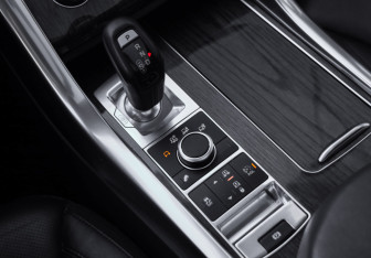 Подержанный автомобиль Land Rover Range Rover Sport 2015 года (20 фото)