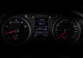 Подержанный автомобиль Audi Q3 2013 года (32 фото)