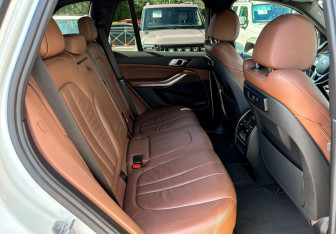 Подержанный автомобиль BMW X5 2019 года (14 фото)