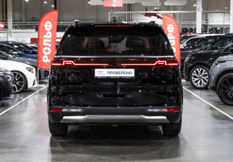 Подержанный автомобиль Kia Carnival 2023 года (9 фото)