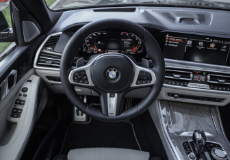 Подержанный автомобиль BMW X5 2021 года (13 фото)
