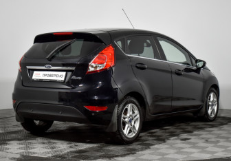 Подержанный автомобиль Ford Fiesta Hatchback 2016 года (5 фото)