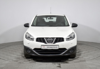 Подержанный автомобиль Nissan Qashqai 2013 года (2 фото)