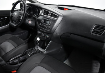 Подержанный автомобиль Kia Ceed Hatchback 2012 года (13 фото)
