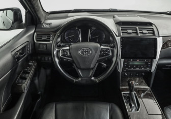 Подержанный автомобиль Toyota Camry Sedan 2017 года (11 фото)