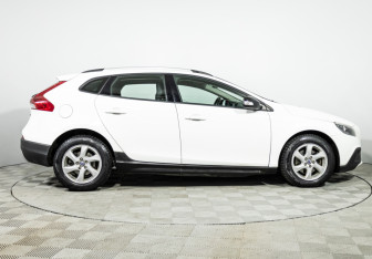 Подержанный автомобиль Volvo V40 Cross Country 2013 года (4 фото)