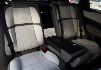 Подержанный автомобиль Land Rover Range Rover Velar 2018 года (31 фото)