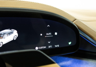 Подержанный автомобиль Zeekr 001 2024 года (16 фото)