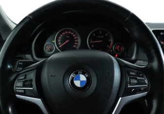 Подержанный автомобиль BMW X5 2015 года (18 фото)