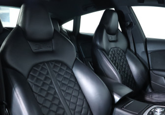 Подержанный автомобиль Audi A7 2016 года (12 фото)