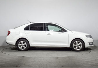 Подержанный автомобиль Skoda Rapid Liftback 2017 года (4 фото)