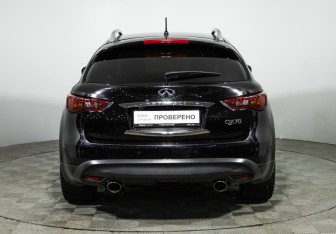 Подержанный автомобиль Infiniti QX70 2013 года (6 фото)